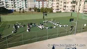 Bari, dal San Paolo un flash mob contro la guerra: "Vogliamo la pace nel mondo" - Borderline24.com
