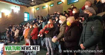 Melfi: Momenti di autentica commozione quando la numerosa comunità Ucraina ha innalzato il canto del proprio inno nazionale. Ecco le foto - vulturenews.net