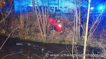 Auto landet fast in Schiltach - Unfallfahrerin legt in Schramberg falschen Gang ein - Schwarzwälder Bote