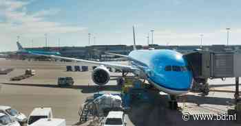 Man (22) gaat door het lint op vlucht naar Curaçao, mishandelt zijn vader en een steward - BD.nl