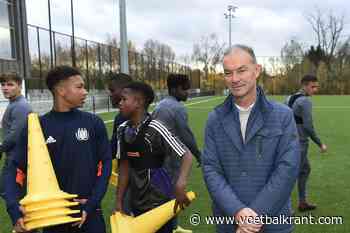 Waarom toptalent Bounida komende week voor Ajax en niet voor Anderlecht gaat tekenen: &quot;Nog veel meer talenten doorgestroomd&quot;