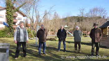 Trotz harscher Kritik - Gibt Gemeinderat grünes Licht für Dorfplatz-Projekt in Feldkirchen?