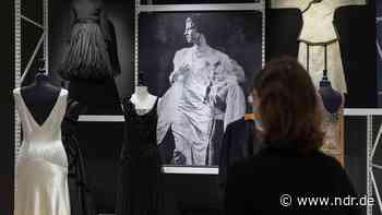 "Dressed": 200 Jahre Mode im MK&G - NDR.de