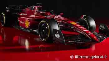 Maranello, via il velo: ecco la Ferrari F1-75. Si riaccendono le speranze dei tifosi del Cavallino e di Sainz e Leclerc - Il Tirreno