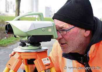 Höchste Präzisionsarbeit in der Feldflur: So wird die Ortsumgehung Erwitte vermessen - Der Patriot Lippstädter Zeitung