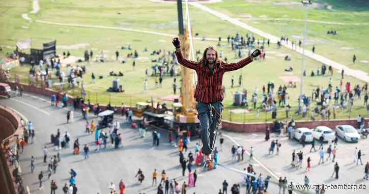Deutscher Weltrekord-Slackliner in Neu Delhi
