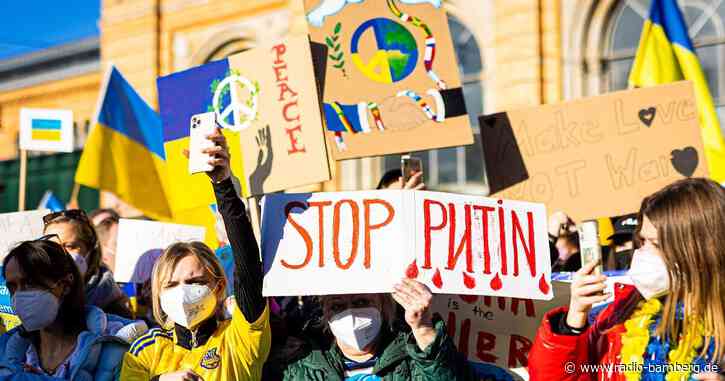Tausende protestieren gegen Angriff Russlands auf Ukraine