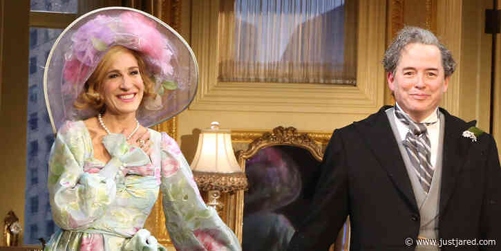 Sarah Jessica Parker & Matthew Broderick Hold Hands at the Curtain Call for 'Plaza Suite'