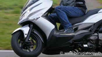 In giro per Foligno con lo scooter senza assicurazione e senza patente: denunciato - PerugiaToday