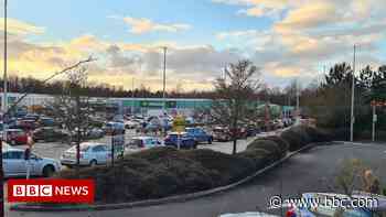 Derby's Kingsway Retail Park: Owner apologises for delays - BBC News