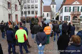 Lampertheimer Stadtverwaltung zeigt Solidarität mit der Ukraine - Lampertheim - Nachrichten und Informationen - Mannheimer Morgen