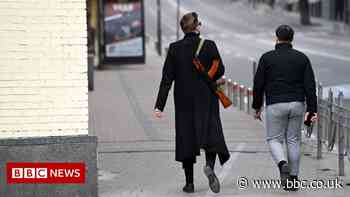 Ukraine: Kyiv residents answer call to defend nation