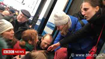 Ukraine conflict: Thousands of people try to force their way onto a train to Poland