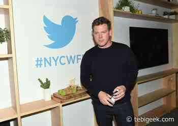 Tyler Florence usa una bottiglia piena di vino rosso nel suo ultimo stufato di manzo - Tebigeek - Tebigeek