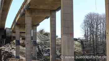 Talbrücke Rälsbach an A45 bei Siegen wird gesprengt - Süddeutsche Zeitung