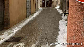 Arcevia: il maltempo porta neve, all'opera i mezzi comunali per garantire la viabilità - Vivere Senigallia