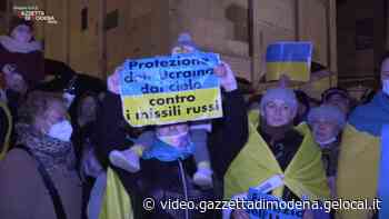 Modena, piazza Torre: gli appelli per la pace dei cittadini ucraini - Gazzetta di Modena