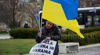 Rimini, centinaia di persone alla manifestazione per la pace all'Arco d'Augusto - AltaRimini