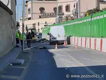 Voragine in via Fasano: tra Pozzuoli e Arco Felice si transita solo nella zona alta - Pozzuoli21
