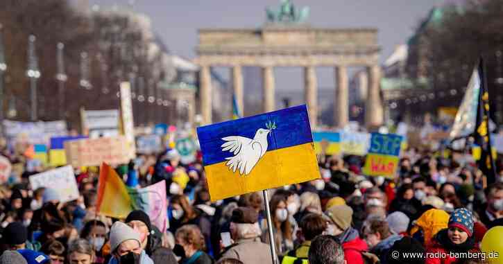 Zehntausende demonstrieren in Berlin gegen Ukraine-Krieg