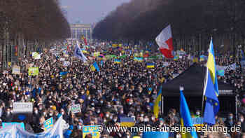 Ukraine-Krieg: Heftige Proteste gegen Angriff Russlands - „Tod für Putin“ 