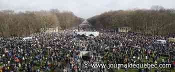 [EN IMAGES] Nombreuses manifestations: une marée jaune et bleue déferle en Europe en soutien à l'Ukraine