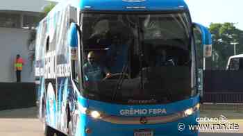 Unfassbar! Fans bewerfen gegnerischen Mannschaftsbus mit Steinen - RAN