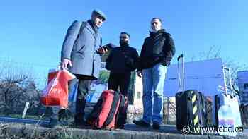 Ukrainians return home from abroad to fight Russian invasion