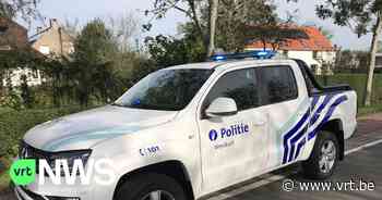 Dronken vrouw botst met auto tegen boom in Oostduinkerke, motorblok vliegt op twee voorbijgangers - VRT NWS