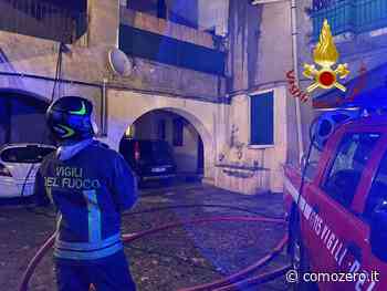 Erba, 40 metri quadri di tetto a fuoco in via Primo Maggio: i pompieri evitano il peggio - ComoZero