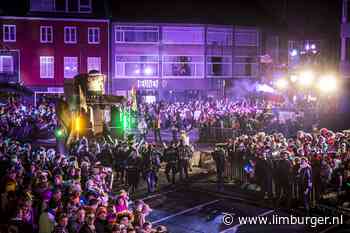 Baeker Vastelaovend staat met eerbetoon van blauw en geel licht, en applaus, stil bij de oorlog in Oekraïne - De Limburger