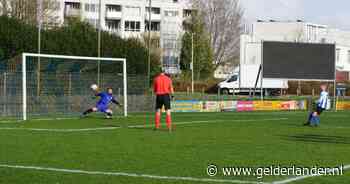 Vechtwedstrijd ESA-SP Eefde: twee keer rood en zeven maal geel, 'een makkie' voor De Paasberg en Wodanseck van de hatelijke nul - De Gelderlander