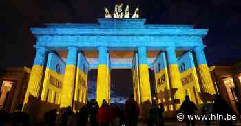 IN BEELD. Triomfboog in Brussel, Brandenburger Tor, Colosseum: allemaal uit solidariteit verlicht in de kleuren van de Oekraïense vlag - Het Laatste Nieuws