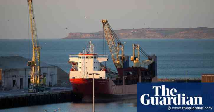 UK considers banning Russian ships from British ports