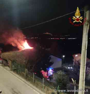 Nella notte, a fuoco due cassonetti ad Alba: intervenuti i vigili del fuoco, i carabinieri indagano - LaVoceDiAlba.it