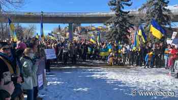 Hundreds rally in Calgary in support of Ukraine