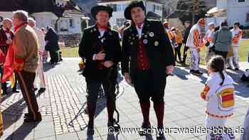 Glockenputzen in der Talstadt - 70 Narren in Sulz besuchen die Bürger - Schwarzwälder Bote