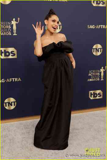 Nominee Michael Keaton Joins 'Dopesick' Co-Star Rosario Dawson at SAG Awards 2022 | michael keaton rosario dawson sag 2022 05 - Photo - Just Jared