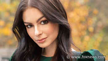 Model Elizabeth Pipko -- with Russian, Ukrainian roots -- calls crisis an 'attack on democracy everywhere'
