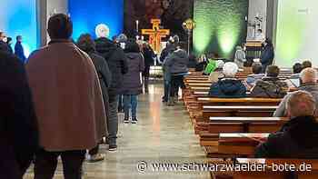 Solidarität mit der Ukraine - Ökumenisches Friedensgebet in Schiltach findet großen Anklang - Schwarzwälder Bote