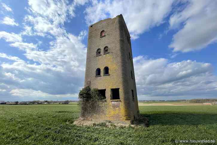Gepensioneerde beenhouwer heeft Nazitoren dan toch ‘vredevol’ verkocht na discussie over onteigening: “Ik ben niet zoals Poetin hoor”