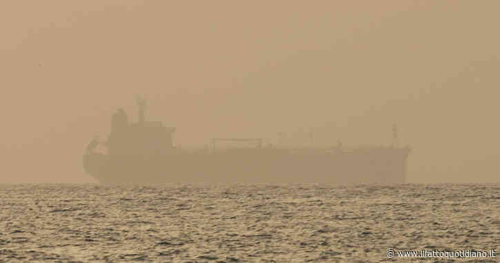 Il petrolio russo a prezzi di saldo fa gola. Raffinerie polacche e trader comprano milioni di barili. Le sanzioni lo consentono