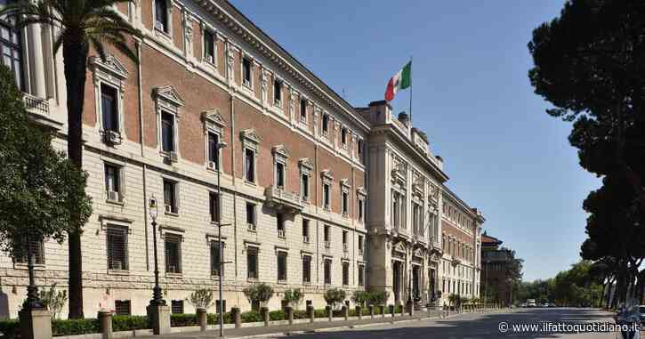 Spettacolo burlesque al Circolo ufficiali delle Forze armate a Roma: il “disappunto” del capo di Stato maggiore, rimosso il direttore