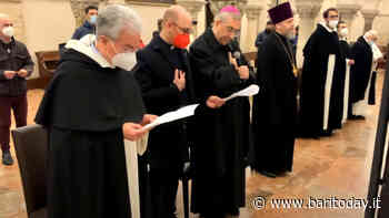 L'arcivescovo e il rettore della Chiesa russa di Bari pregano per la pace davanti alla tomba di San Nicola: "Fermate le armi in Ucraina" - BariToday