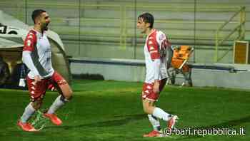 Foggia-Bari derby spettacolo: 2-2 sotto la pioggia. L'assedio dei biancorossi regala il pari sul finire - La Repubblica