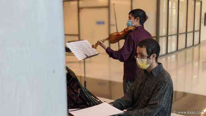 New Dell Medical School program aims to bring music to hospital halls