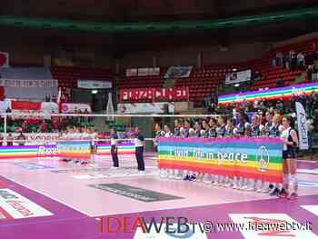 Cuneo-Chieri: al Palazzetto dello Sport un "NO" comune alla guerra (GUARDA LE FOTO) - IdeaWebTv