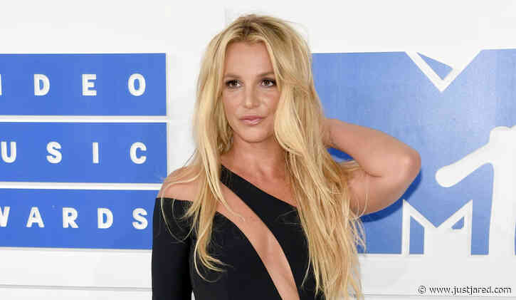Britney Spears Poses Completely Naked On The Beach In New Instagram Photos Britney Spears News 5389