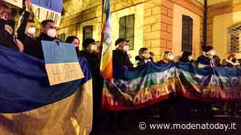 La provincia di Modena è gialloblù per la pace in Ucraina - ModenaToday