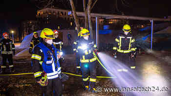 Feuerwehr Burghausen muss Flächenbrand im Stadtpark löschen